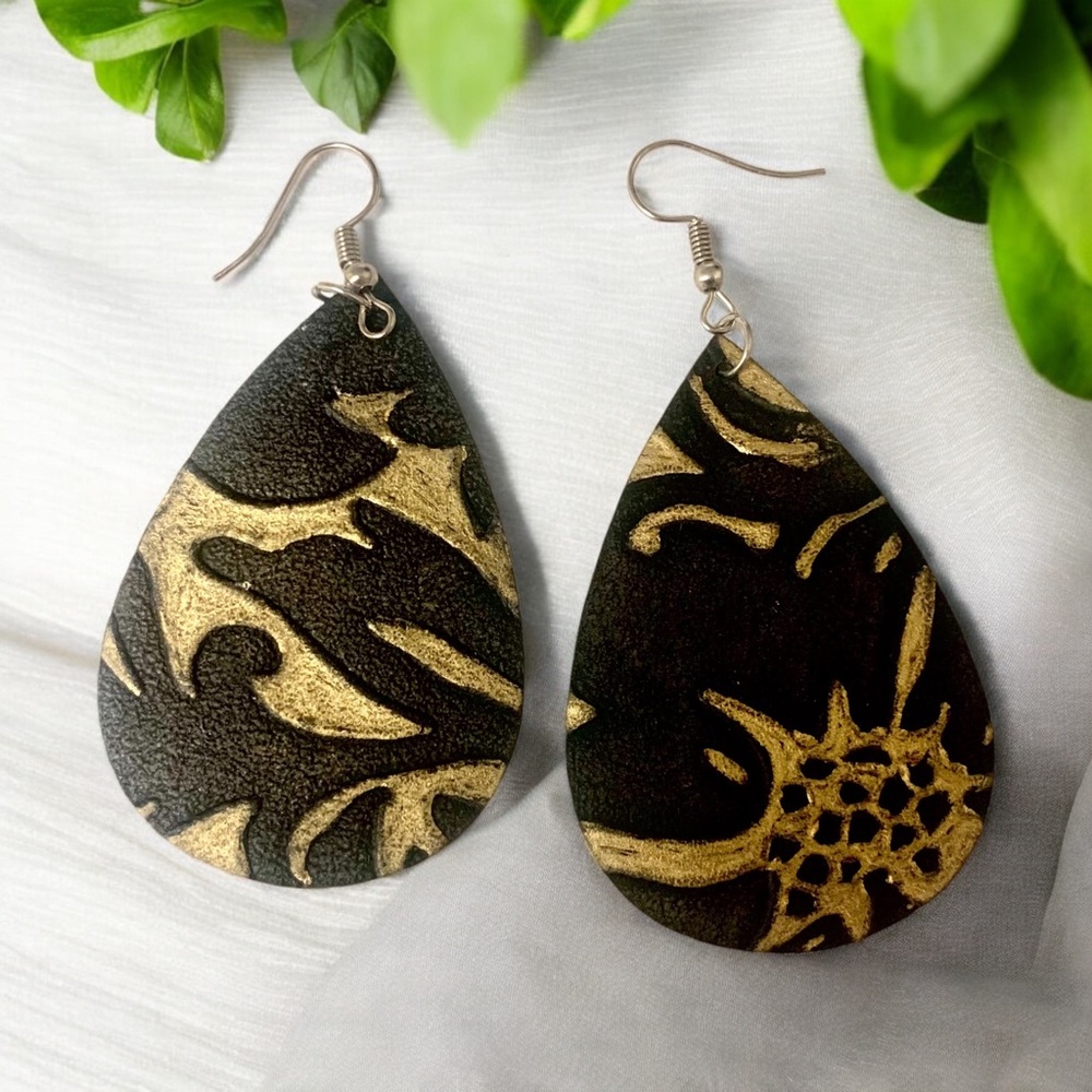 Elegant genuine leather Black and Gold Teardrop Earrings